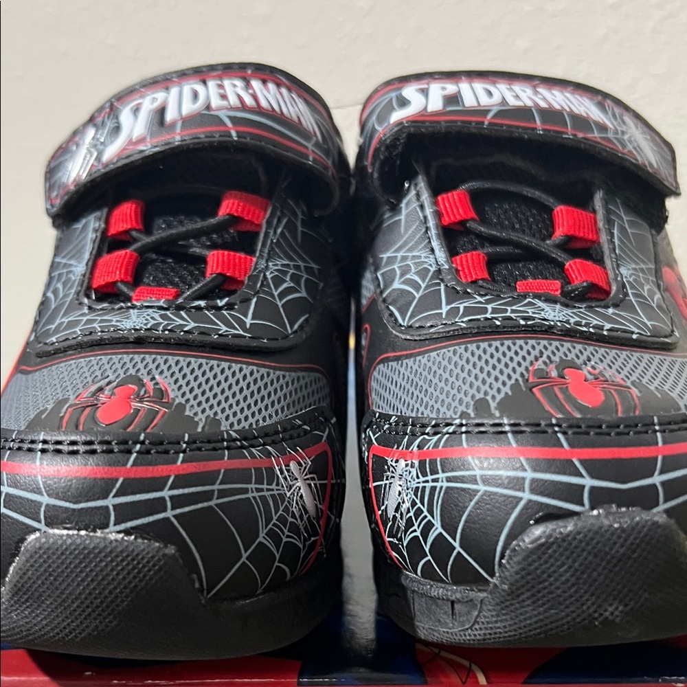 Marvel Spider-Man Kids Sneakers - Black and Red and Light Up❤️ - Picture 3 of 5